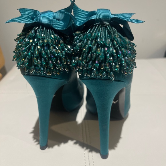 ABS Allen Schwartz satin green/teal platform pump with beaded bow on heel - Picture 2 of 4
